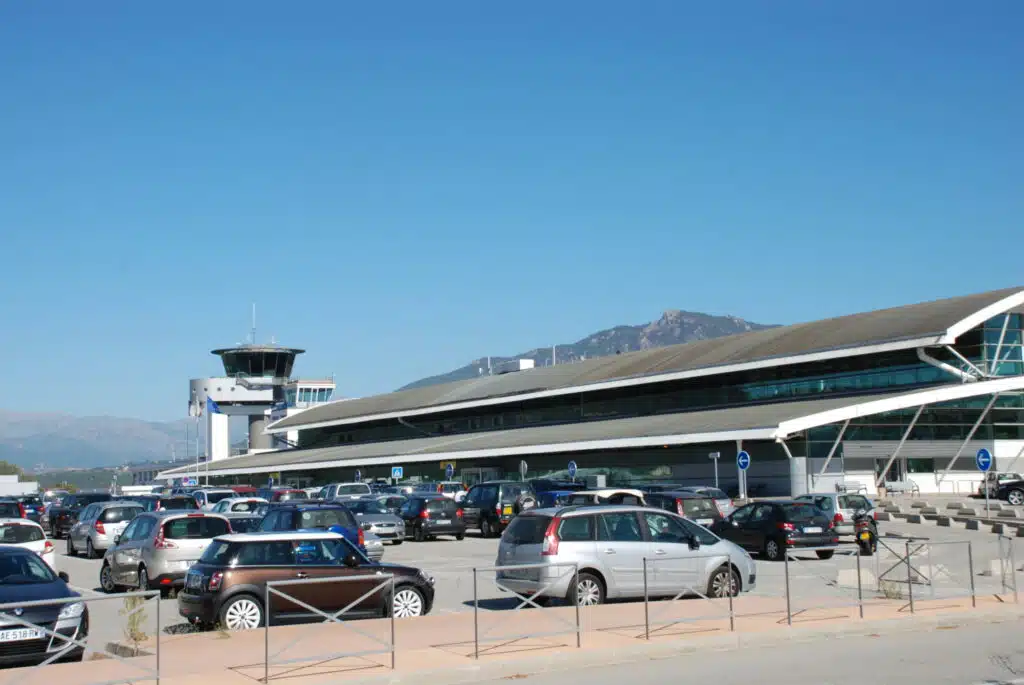 Vue parking aéroport